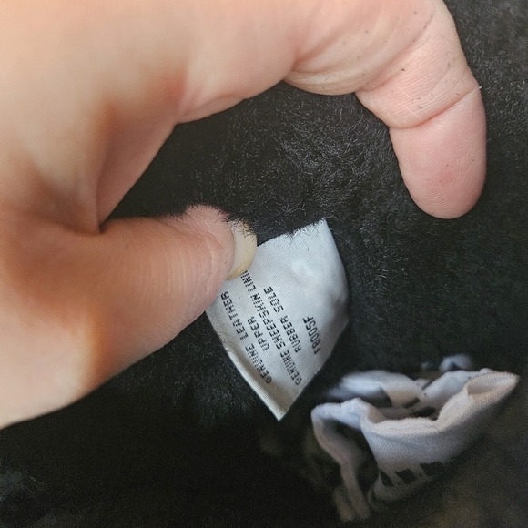 VGUC UGG Ultimate Short 5275 Black Suede Sheepskin Boots Womens 7 - Picture 15 of 16